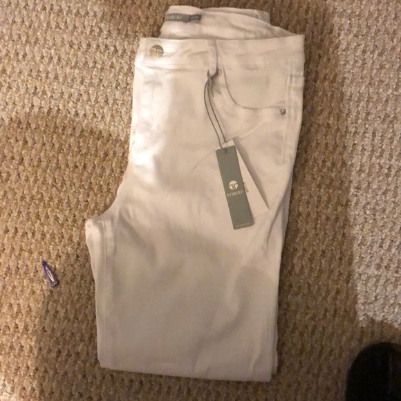 White jeans! - Picture 2 of 3